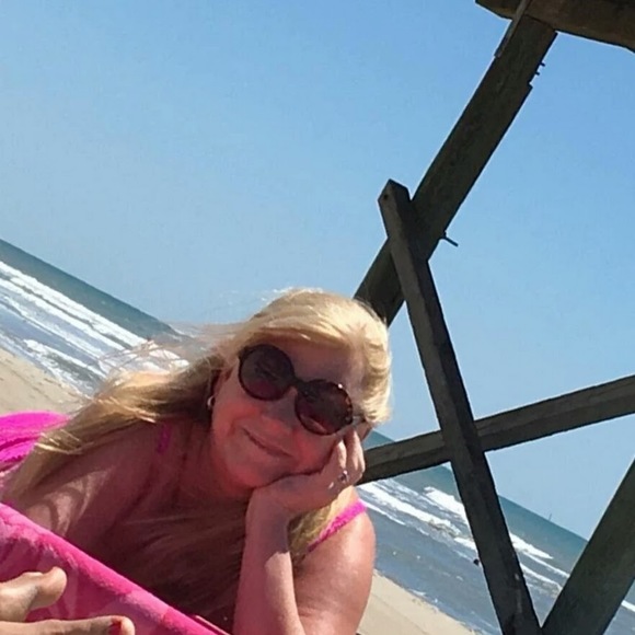 Meet your Posher, Cindy - Picture 1 of 1